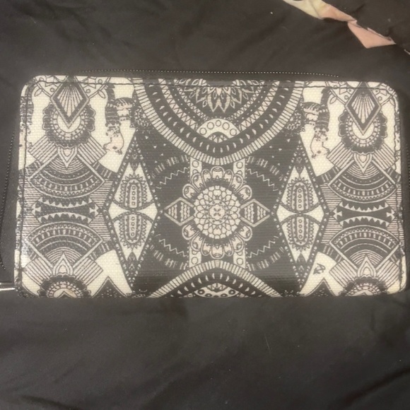 Black and white sakroots wallet - Picture 5 of 6
